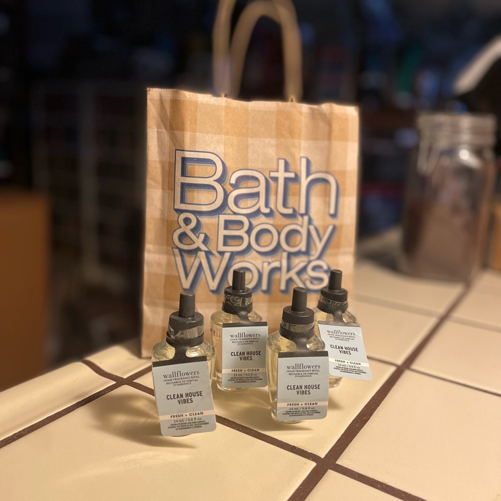 Bath & Body Works Wallflowers Clean House Refills - Black